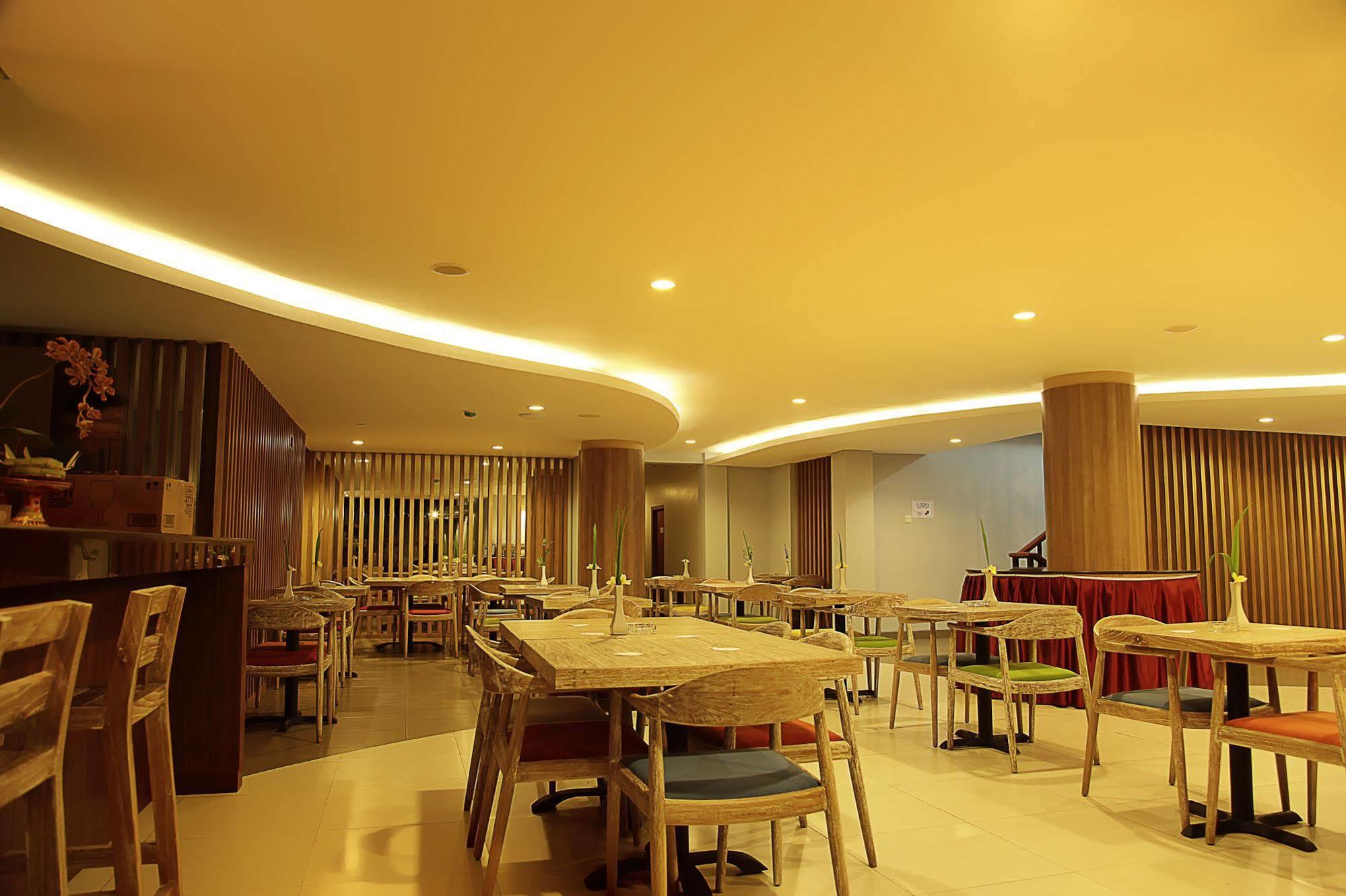 Santosa City Hotel Denpasar  Exterior photo