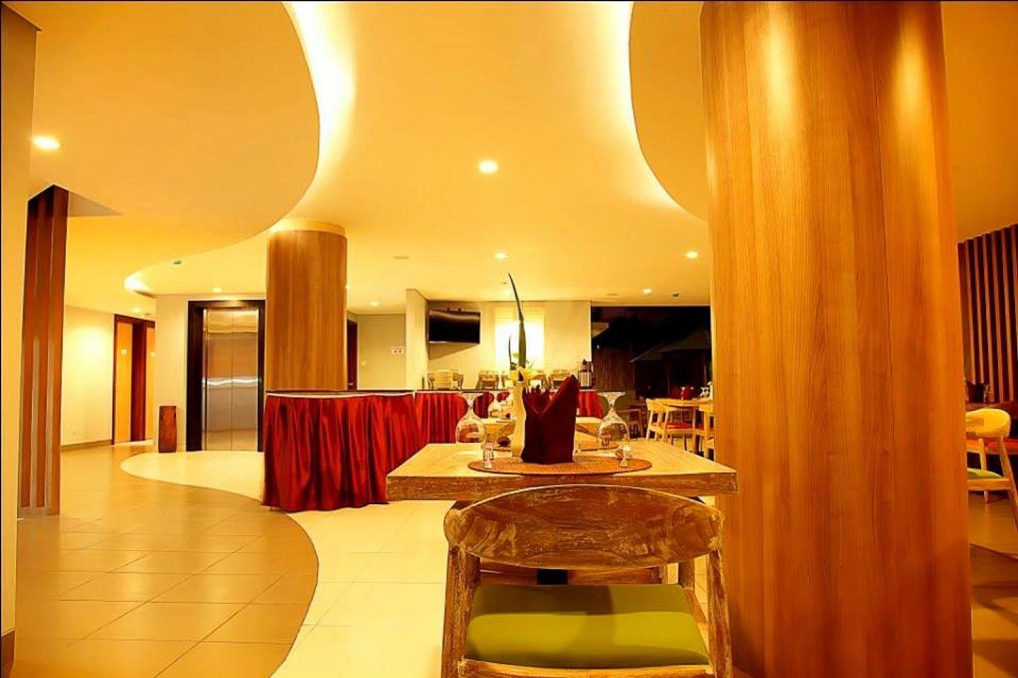 Santosa City Hotel Denpasar  Exterior photo