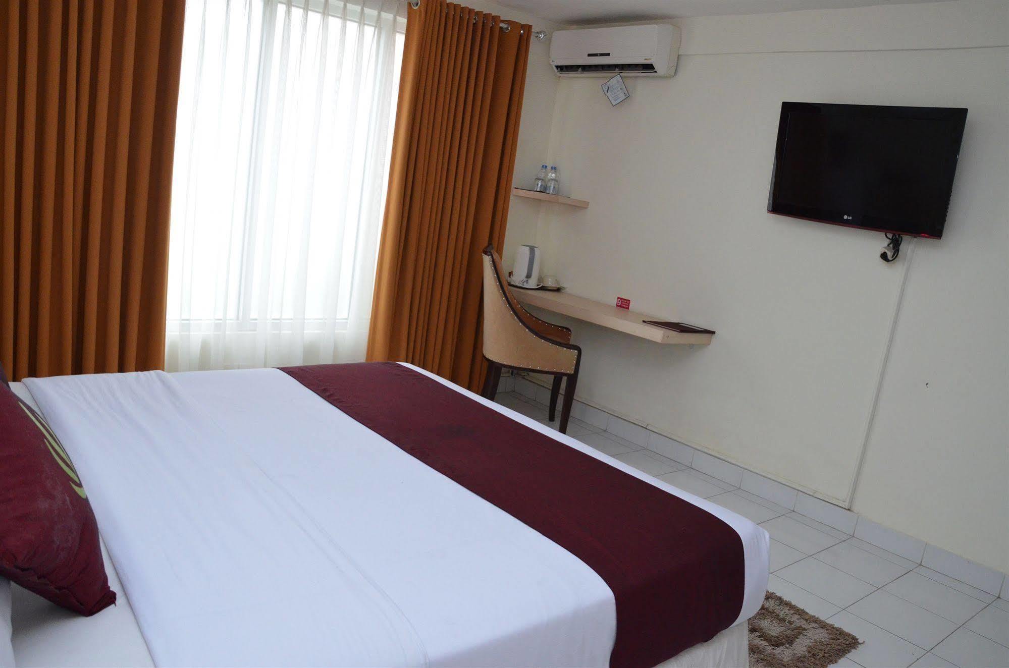Santosa City Hotel Denpasar  Exterior photo