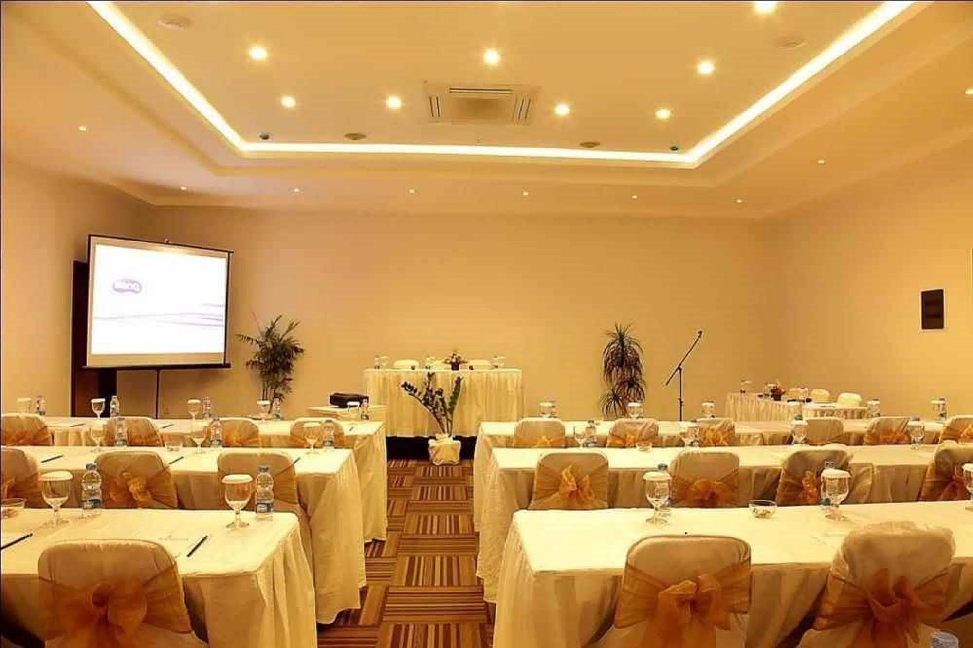 Santosa City Hotel Denpasar  Exterior photo